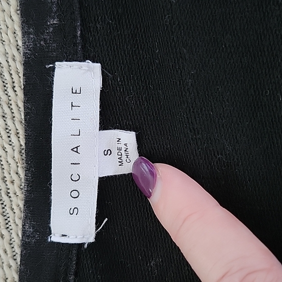 Socialite sweatshirt black Distressed size small - Picture 2 of 4